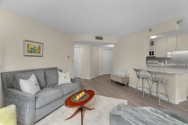 $185,000 | 6615 Lake Shore Drive South, Unit 517, Richfield, MN 55423