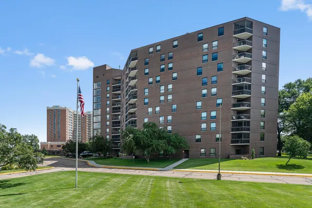 $185,000 | 6615 Lake Shore Drive South, Unit 517, Richfield, MN 55423