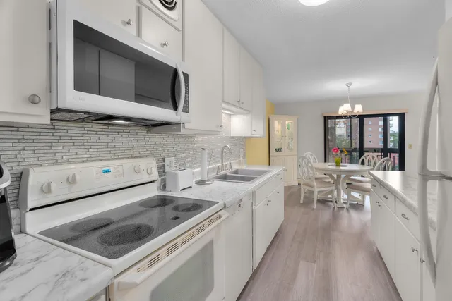 $185,000 | 6615 Lake Shore Drive South, Unit 517, Richfield, MN 55423