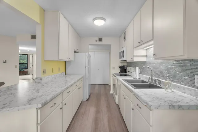 $185,000 | 6615 Lake Shore Drive South, Unit 517, Richfield, MN 55423