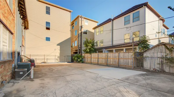 $1,295 | 401 West Clay Street, Unit 4, Houston, TX 77019