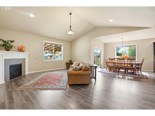 $525,000 | 3188 36th Avenue Southeast, Albany, OR 97322