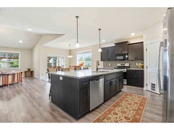 $525,000 | 3188 36th Avenue Southeast, Albany, OR 97322