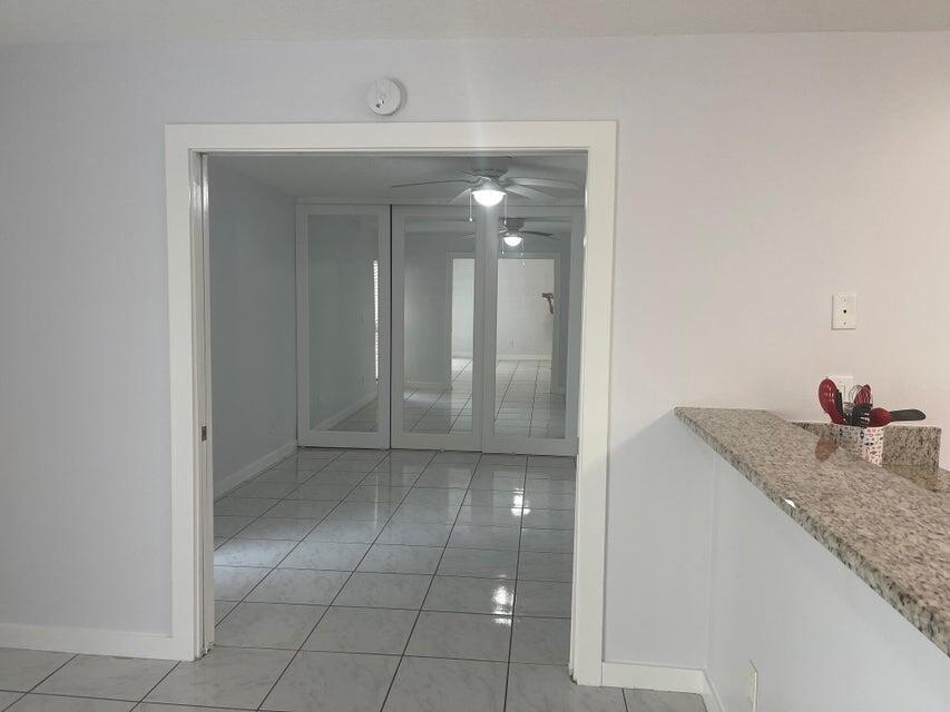 639 Executive Center Drive, Unit O107 West Palm Beach, FL 33401 - Photo 14 of 21 a view of a bathroom