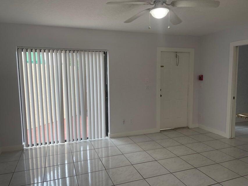 639 Executive Center Drive, Unit O107 West Palm Beach, FL 33401 - Photo 7 of 21 an empty room with a window