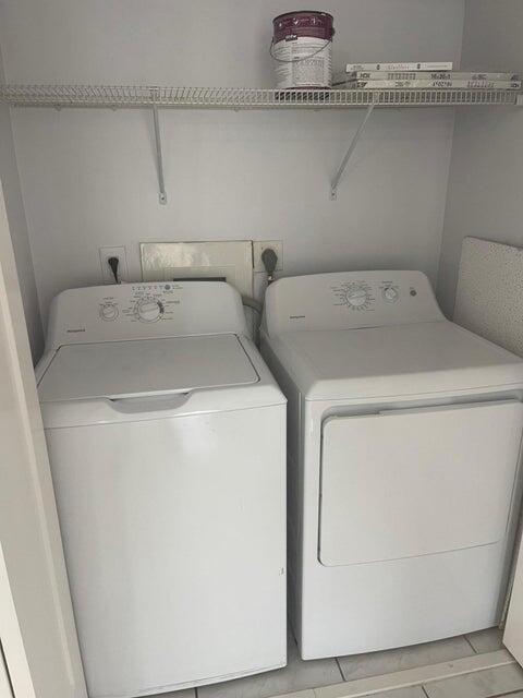 639 Executive Center Drive, Unit O107 West Palm Beach, FL 33401 - Photo 8 of 21 a utility room with dryer and washer