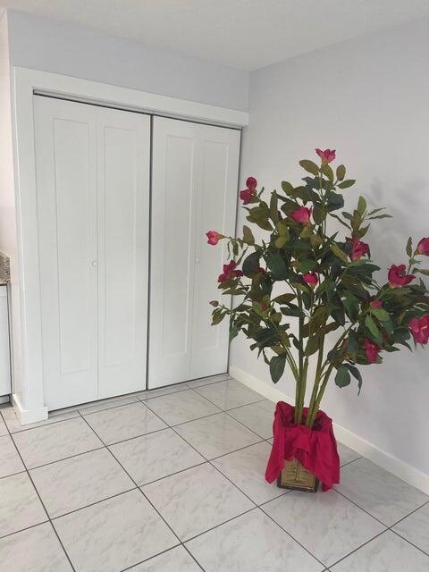 639 Executive Center Drive, Unit O107 West Palm Beach, FL 33401 - Photo 9 of 21 a vase of flowers sitting on a floor