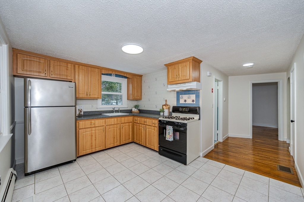 19 Hillcrest Road Burlington, MA 01803 - Photo 5 of 42 Gallery Image 5