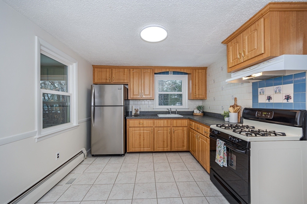 19 Hillcrest Road Burlington, MA 01803 - Photo 6 of 42 Gallery Image 6