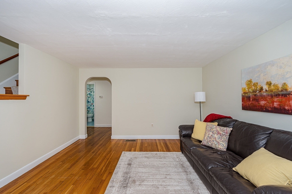 19 Hillcrest Road Burlington, MA 01803 - Photo 10 of 42 Gallery Image 10