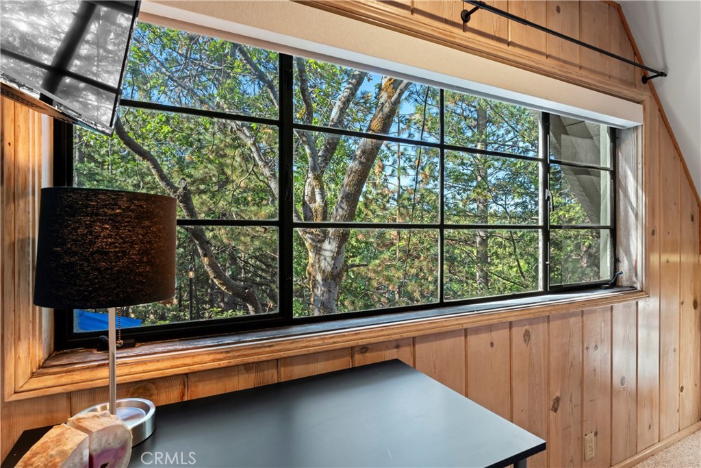 309 Castle Gate Road Lake Arrowhead, CA 92352 - Photo 36 of 58 a sitting area with large window