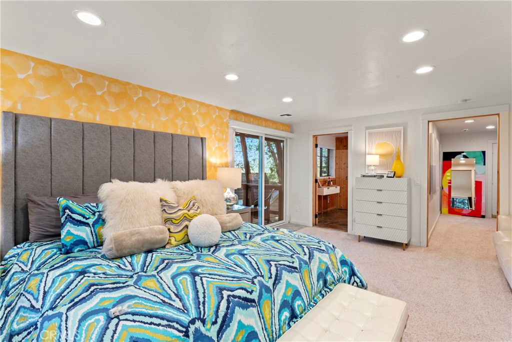 309 Castle Gate Road Lake Arrowhead, CA 92352 - Photo 41 of 58 a bed room with a bed and furniture