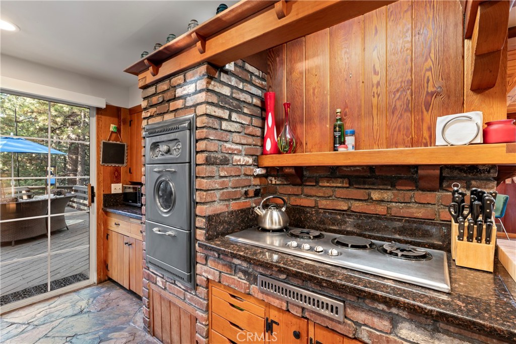 309 Castle Gate Road Lake Arrowhead, CA 92352 - Photo 8 of 58 a kitchen with a stove and a refrigerator