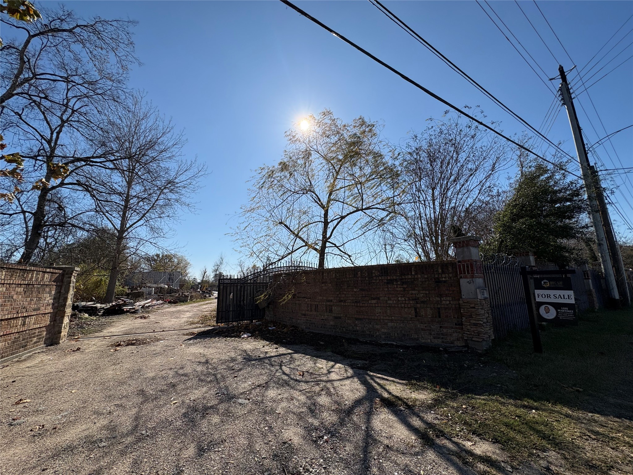 1227 West Little York Road Houston, TX 77091 - Photo 3 of 3 a view of a yard