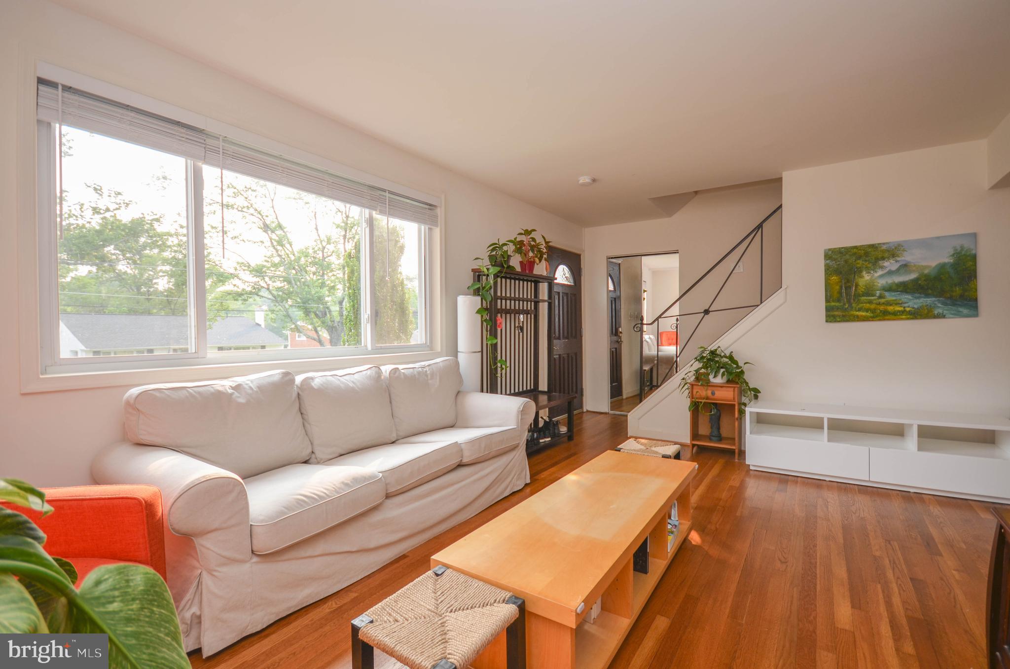 12907 Crisfield Road Silver Spring, MD 20906 - Photo 3 of 51 Living Room
