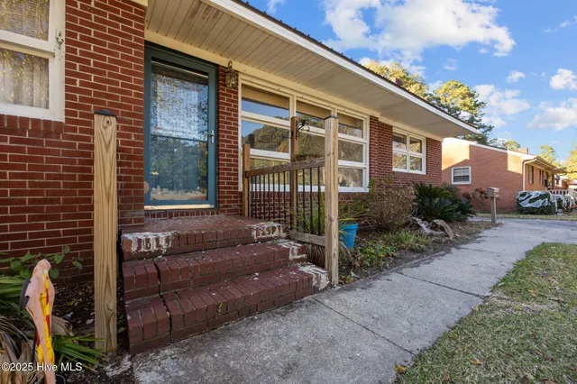 $195,000 | 3222 North Contentnea Street, Farmville, NC 27828