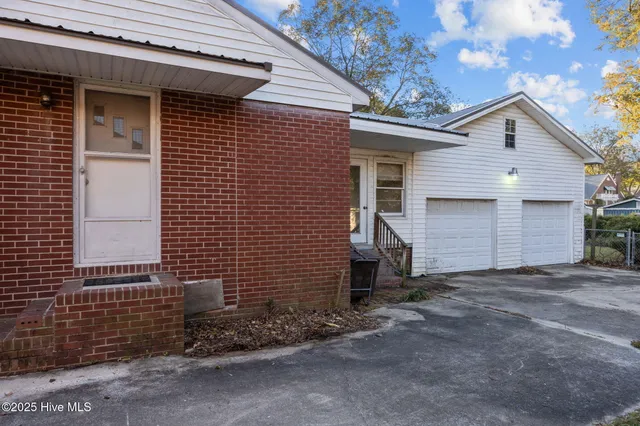 $195,000 | 3222 North Contentnea Street, Farmville, NC 27828