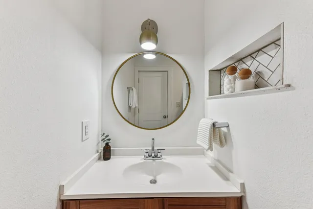 $1,050,000 | 1101 Manlove Street, Austin, TX 78741