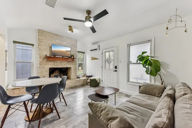 $1,050,000 | 1101 Manlove Street, Austin, TX 78741