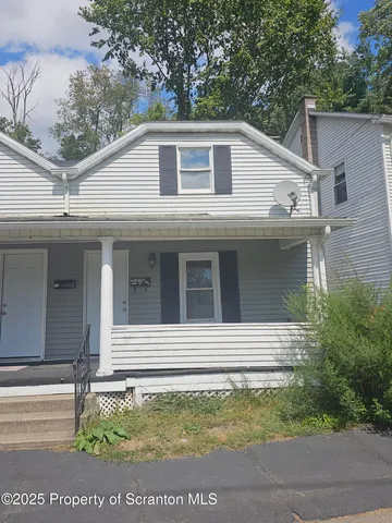 a view of a house front of house