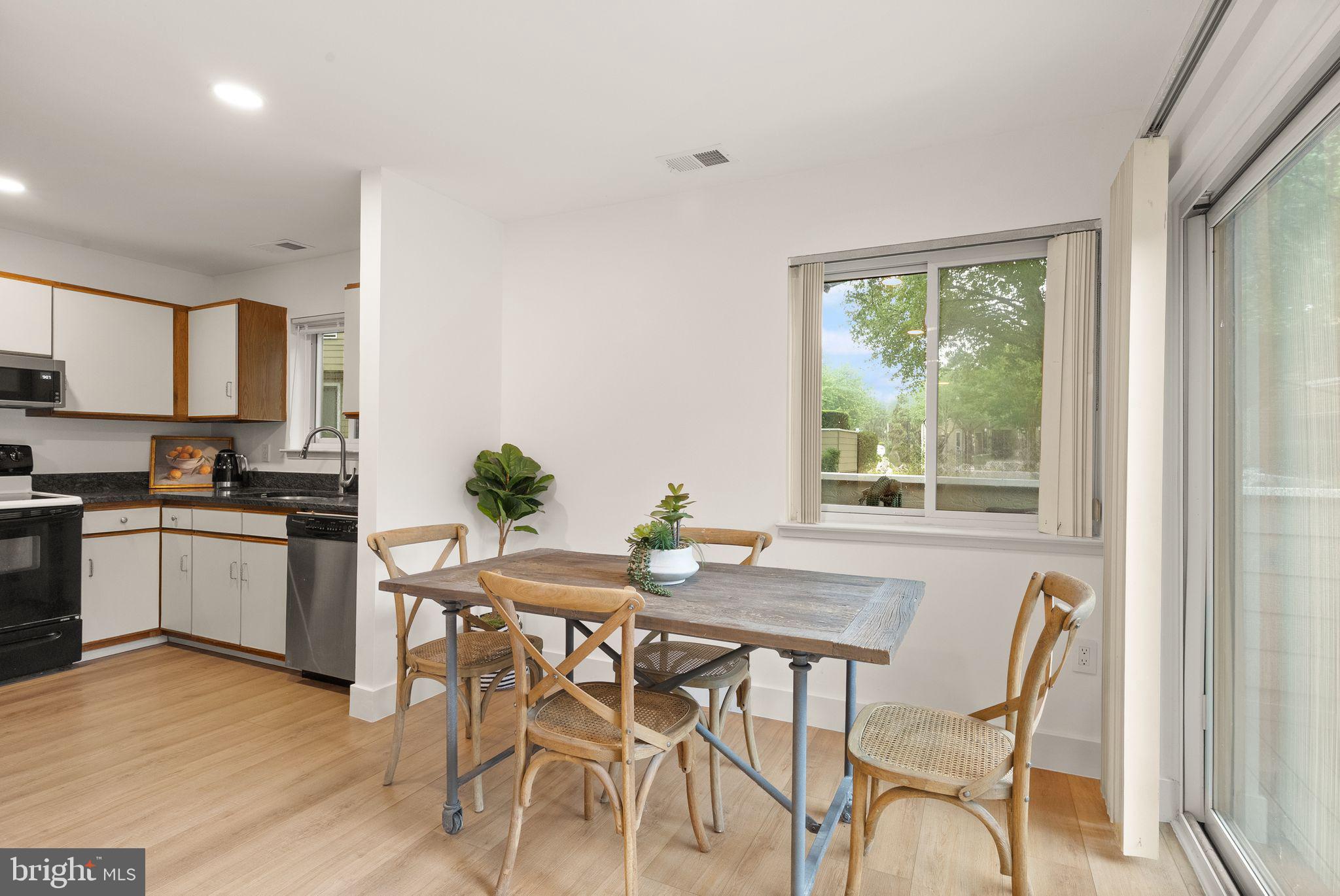 11025A Villaridge Court Reston, VA 20191 - Photo 10 of 38