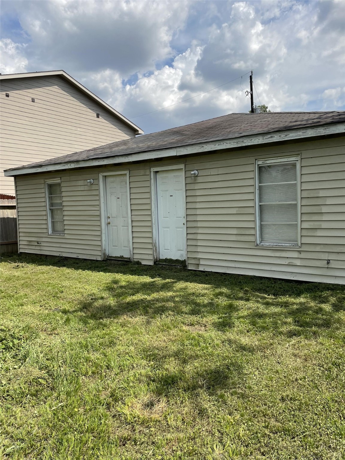 301 Connecticut Street Houston, TX 77029 - Photo 14 of 24 a front view of a house with a garden