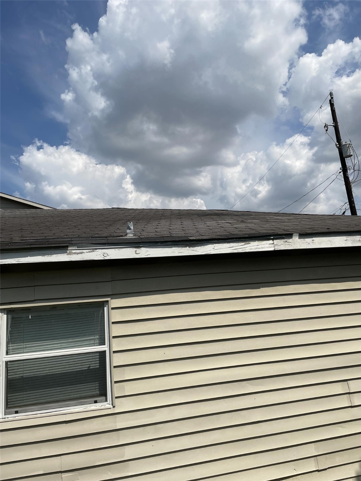 301 Connecticut Street Houston, TX 77029 - Photo 24 of 24 a view of a air conditioner and a window