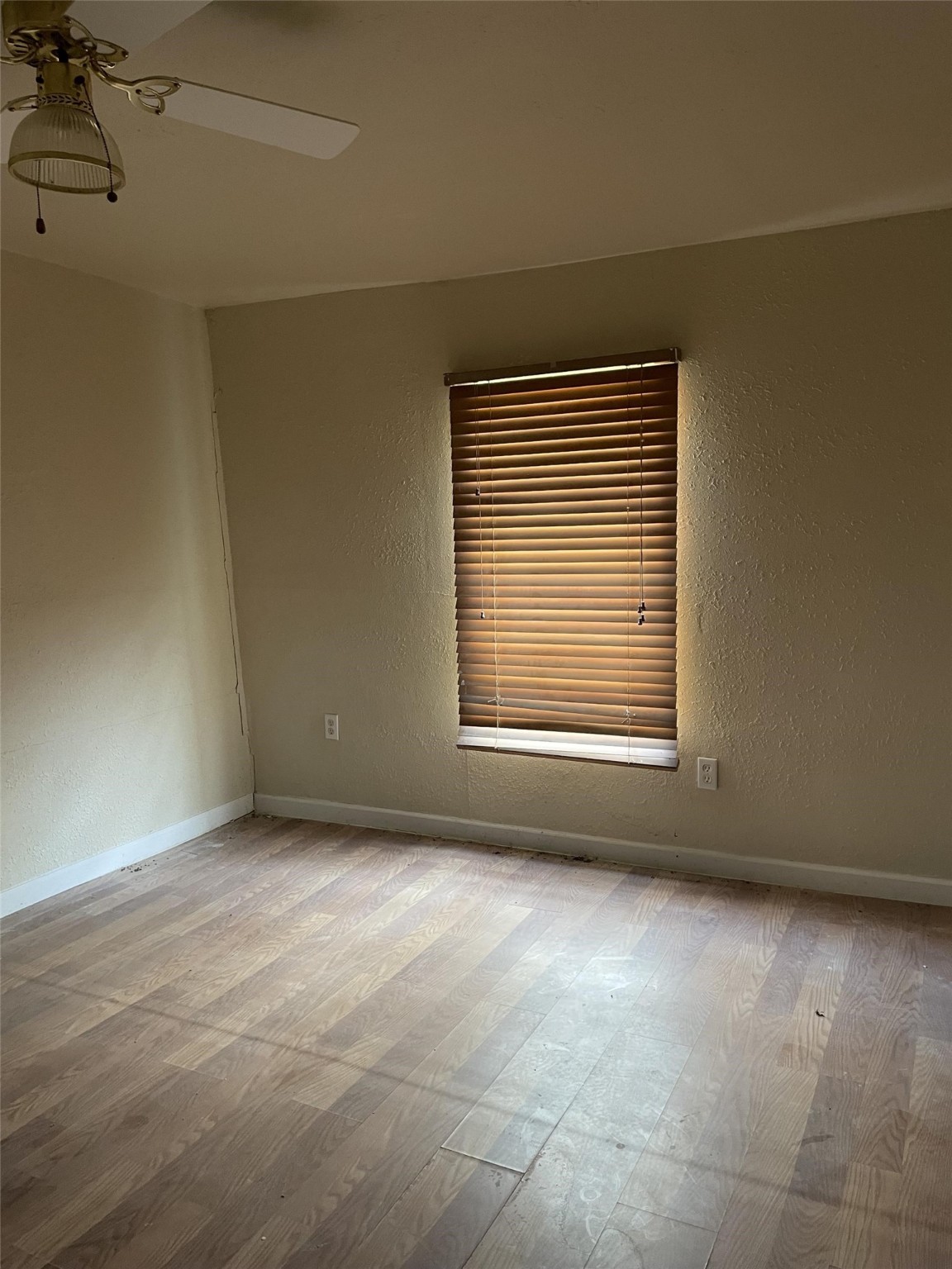 301 Connecticut Street Houston, TX 77029 - Photo 7 of 24 a view of an empty room with a window