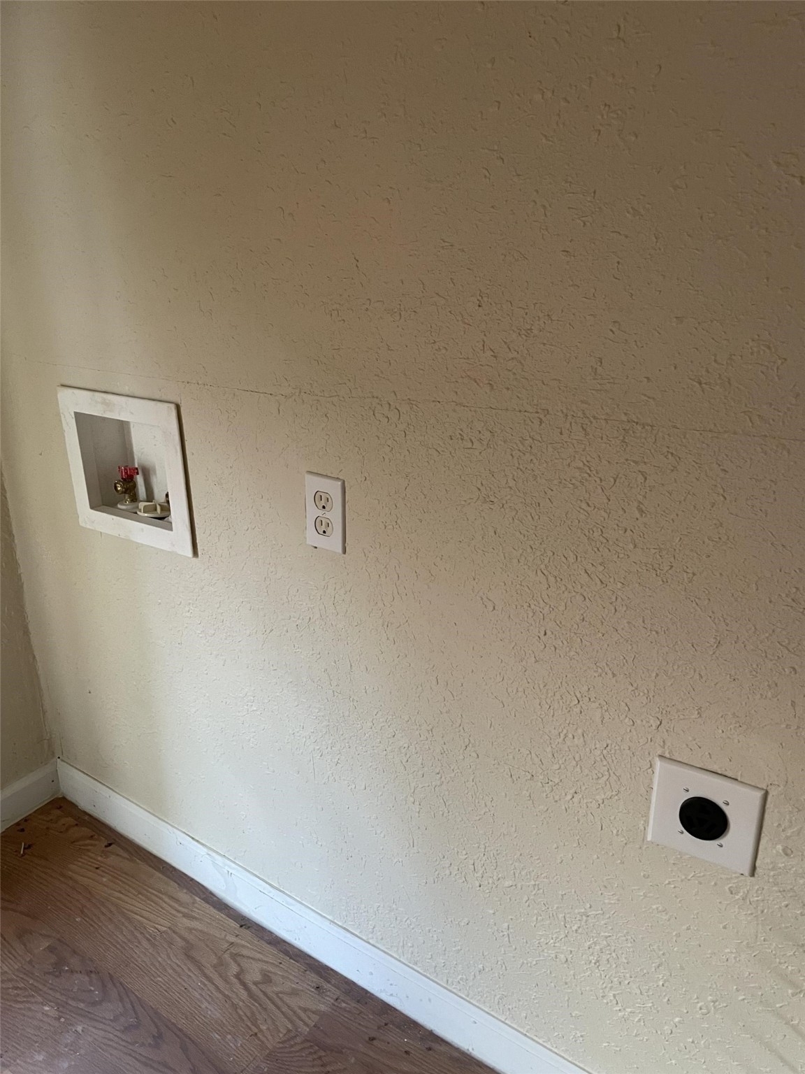 301 Connecticut Street Houston, TX 77029 - Photo 9 of 24 a view of a small space