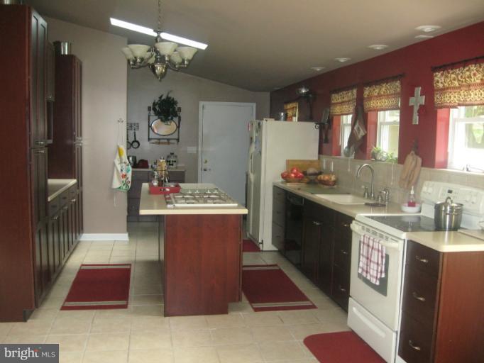 372 Castleton View Road Castleton, VA 22716 - Photo 13 of 28 Kitchen