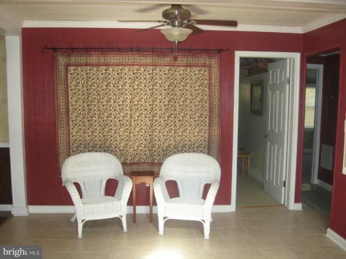372 Castleton View Road Castleton, VA 22716 - Photo 19 of 28 Sitting area