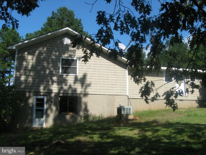 372 Castleton View Road Castleton, VA 22716 - Photo 8 of 28 Exterior (Rear)