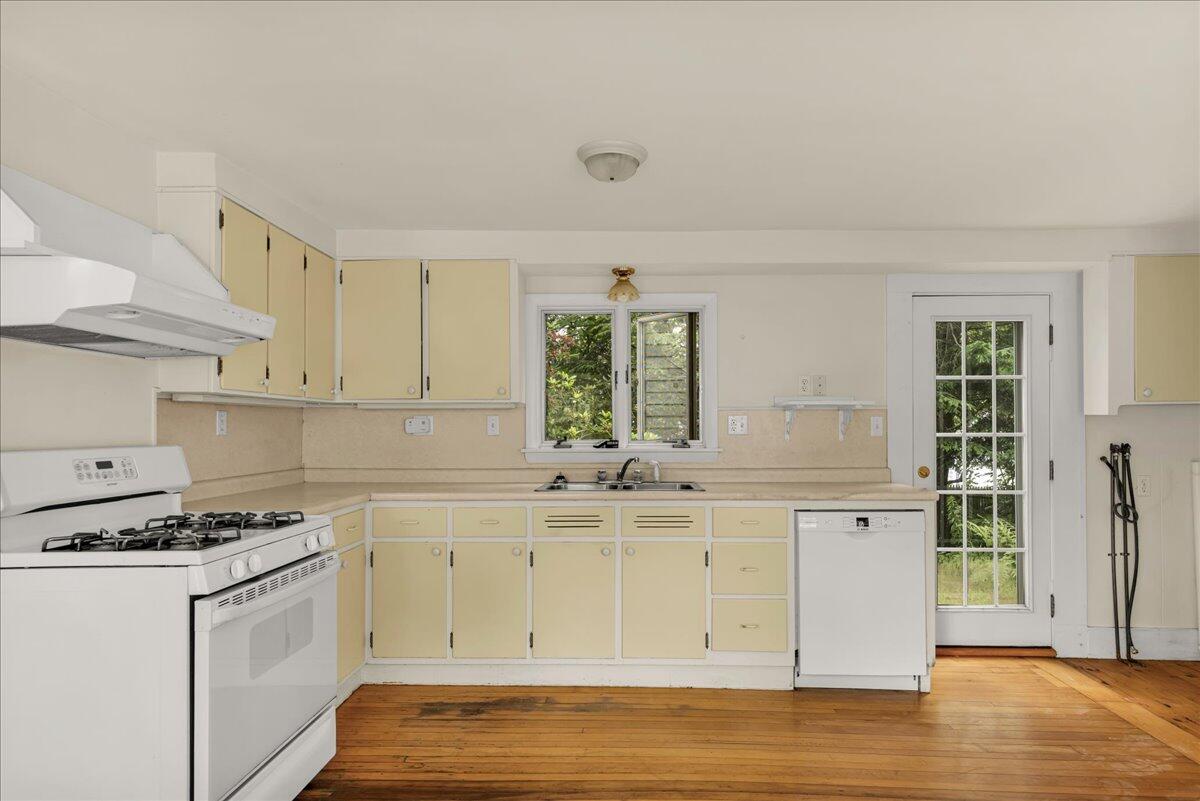 92 Cedar Street Belfast, ME 04915 - Photo 4 of 89 18-92 Cedar St. (18 of 97)