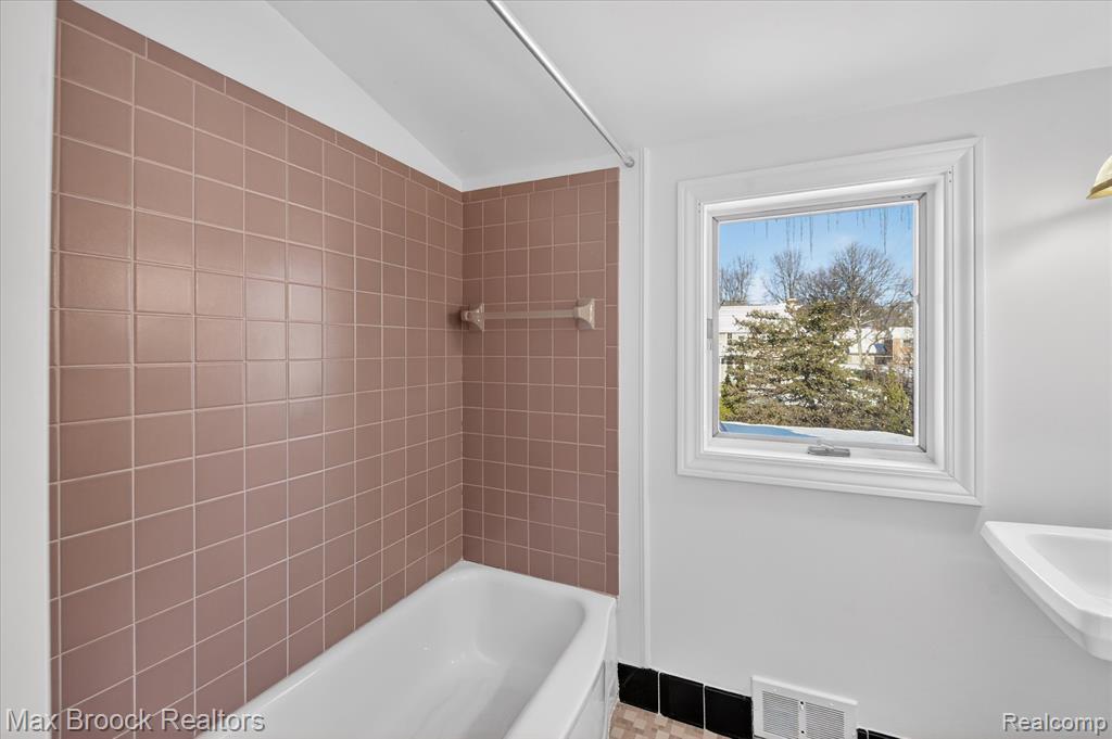 1509 Yorkshire Road Birmingham, MI 48009 - Photo 34 of 52