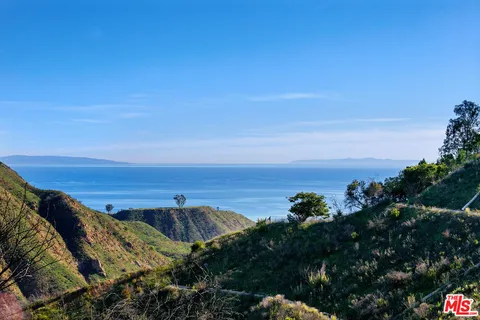 $2,500,000 | 2700 Hume Road, Malibu, CA 90265