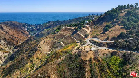 $2,700,000 | 2700 Hume Road, Malibu, CA 90265
