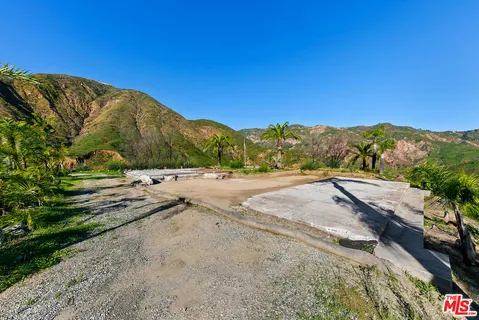 $2,500,000 | 2700 Hume Road, Malibu, CA 90265
