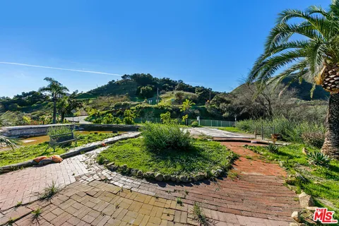 $2,500,000 | 2700 Hume Road, Malibu, CA 90265