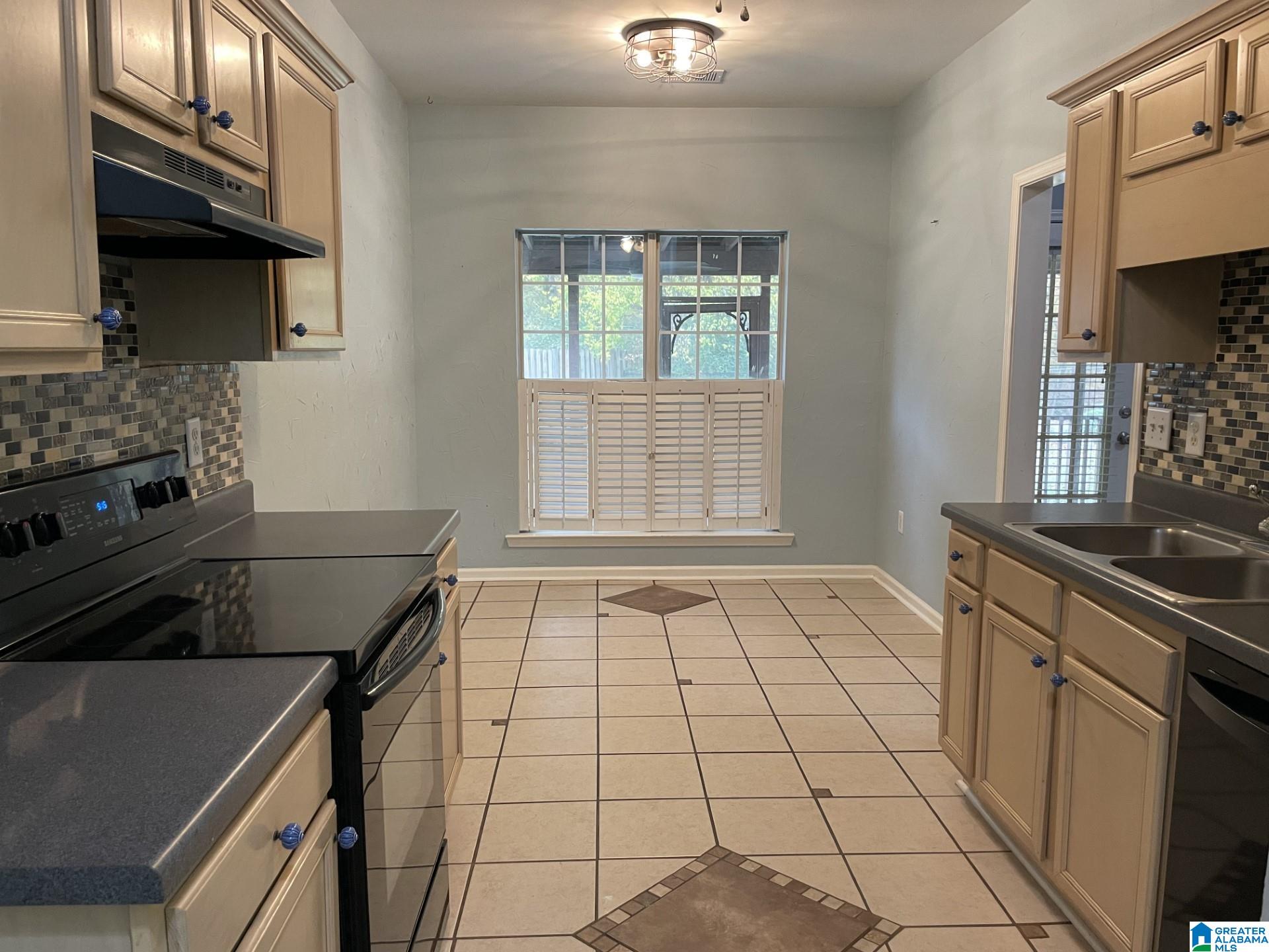 246 King Arthur Place Alabaster, AL 35007 - Photo 8 of 26