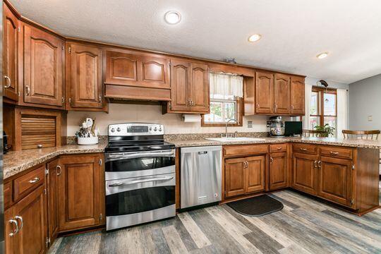 1677 Jackson Road Columbus, OH 43223 - Photo 16 of 48 Kitchen
