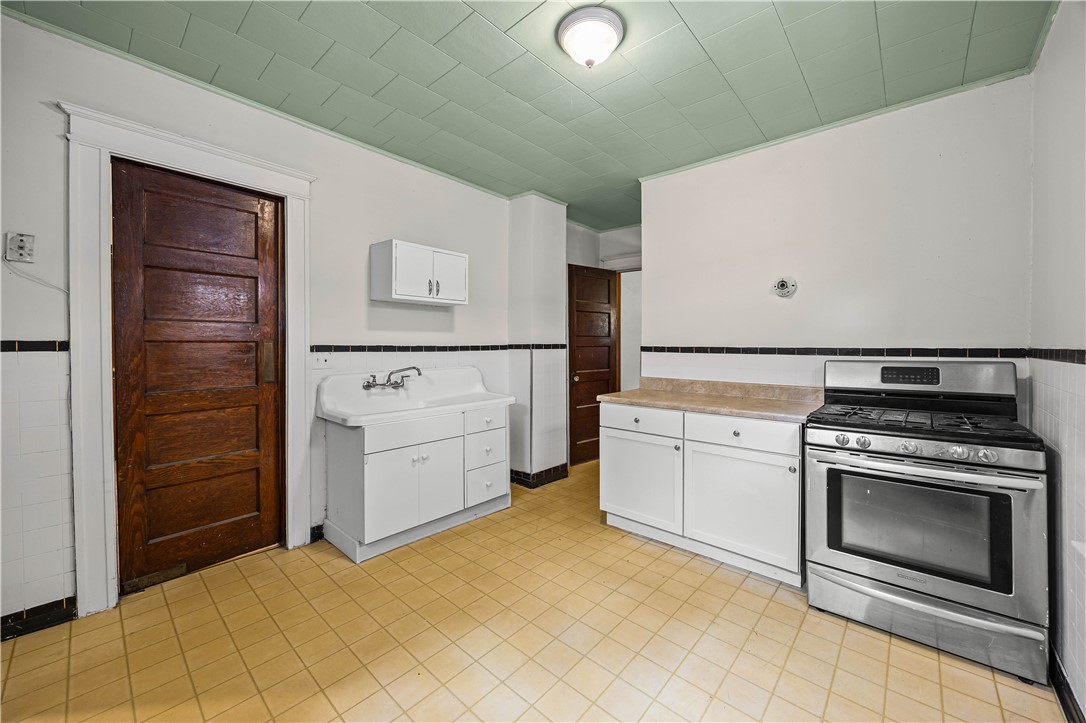 749 Ave D Rochester, NY 14621 - Photo 11 of 25