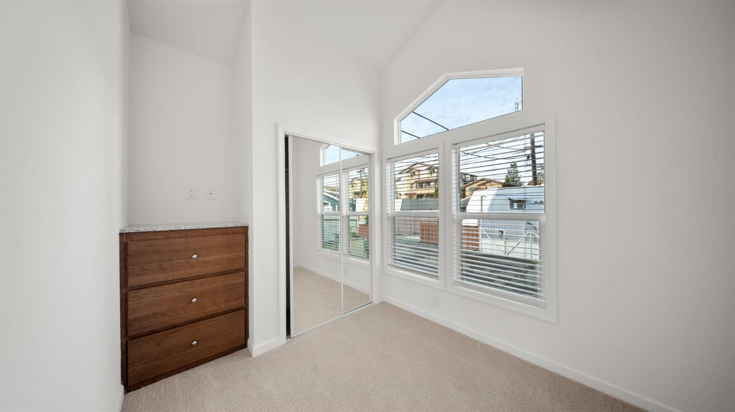 2784 Monterey Road, Unit 43A San Jose, CA 95111 - Photo 9 of 13 an empty room with windows