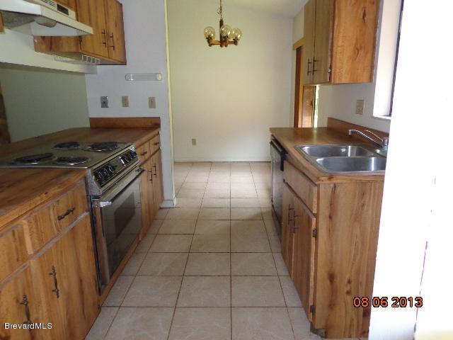 2277 Cox Road Cocoa, FL 32926 - Photo 2 of 10 Kitchen