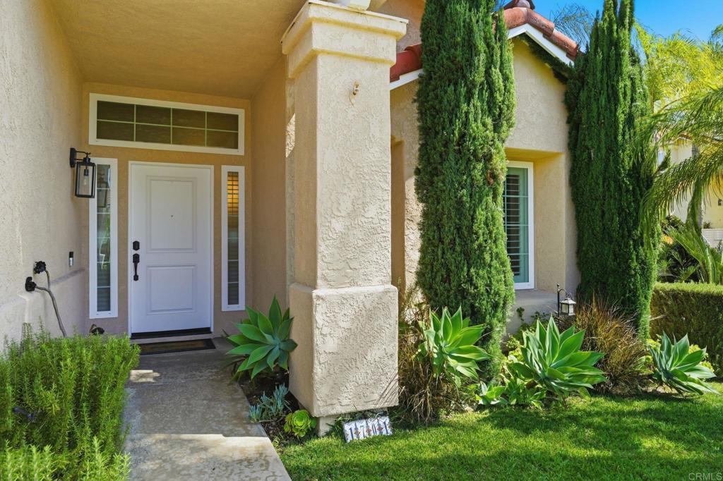1701 Crystal Ridge Way Vista, CA 92081 - Photo 5 of 37