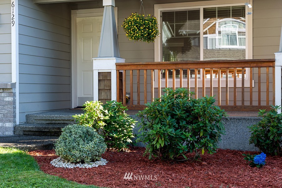 6129 Northeast 7th Court Renton, WA 98059 - Photo 2 of 25
