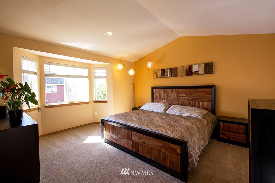 6129 Northeast 7th Court Renton, WA 98059 - Photo 12 of 25