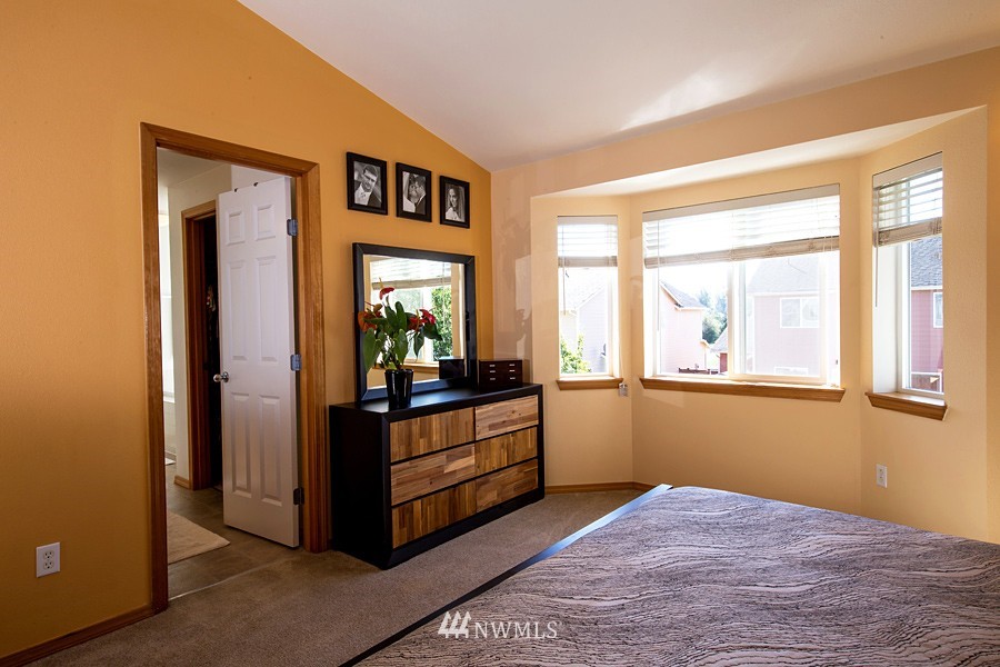 6129 Northeast 7th Court Renton, WA 98059 - Photo 13 of 25