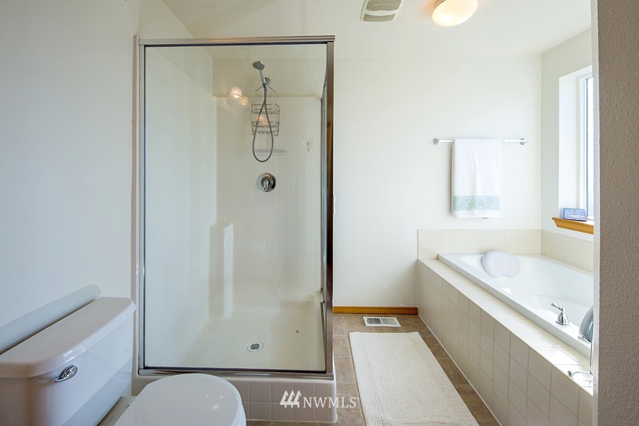 6129 Northeast 7th Court Renton, WA 98059 - Photo 14 of 25