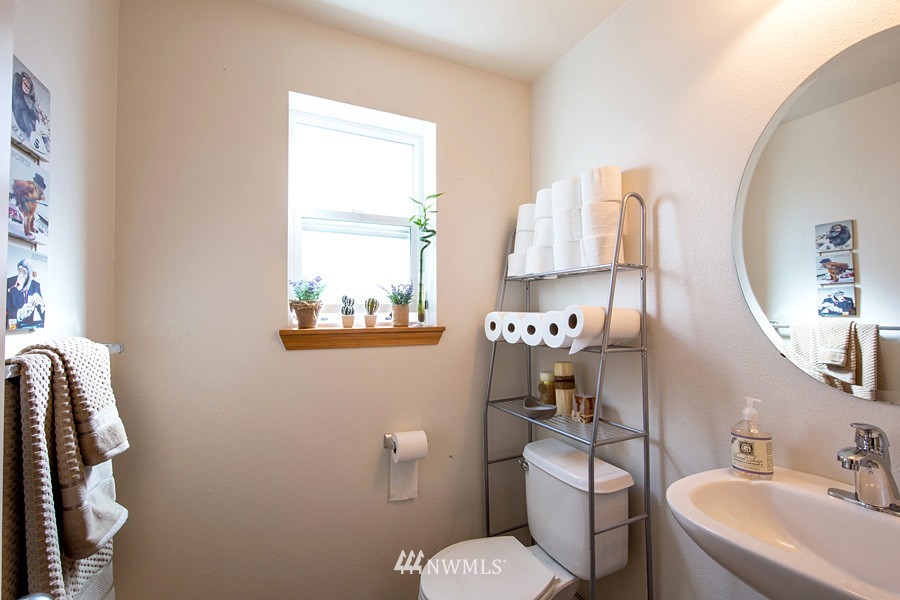 6129 Northeast 7th Court Renton, WA 98059 - Photo 10 of 25