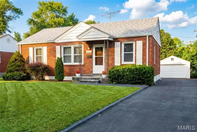 $124,500 | 1250 South New Florissant Road, Florissant, MO 63031